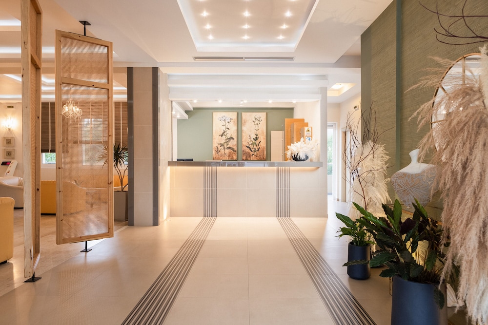 Kalamaki Beach Hotel 6/50