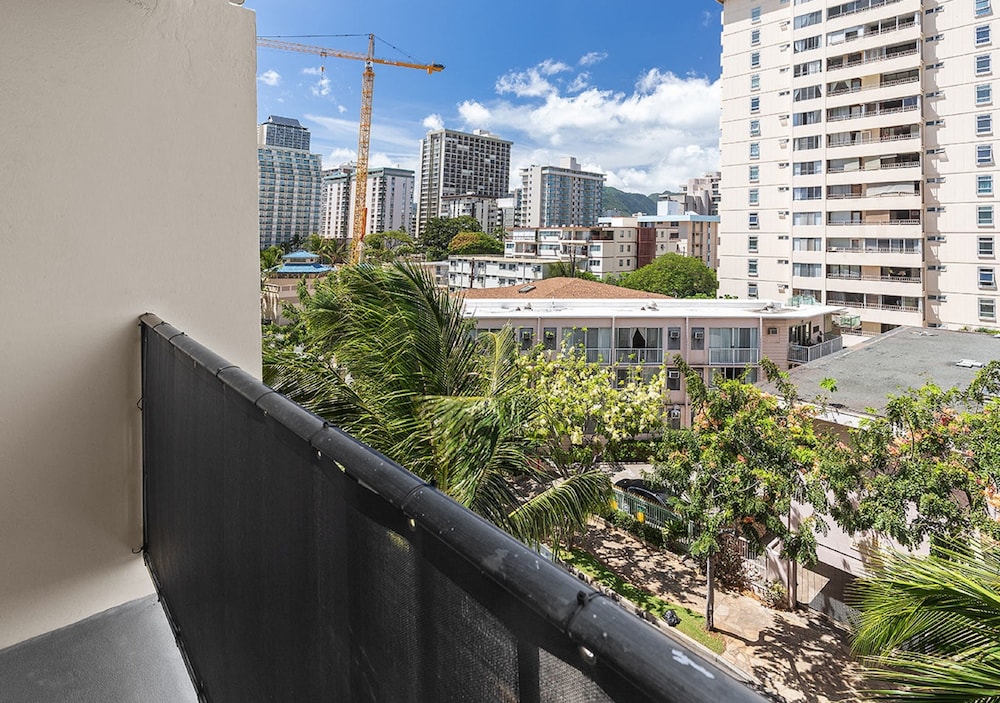 Castle Bamboo Waikiki 69/73