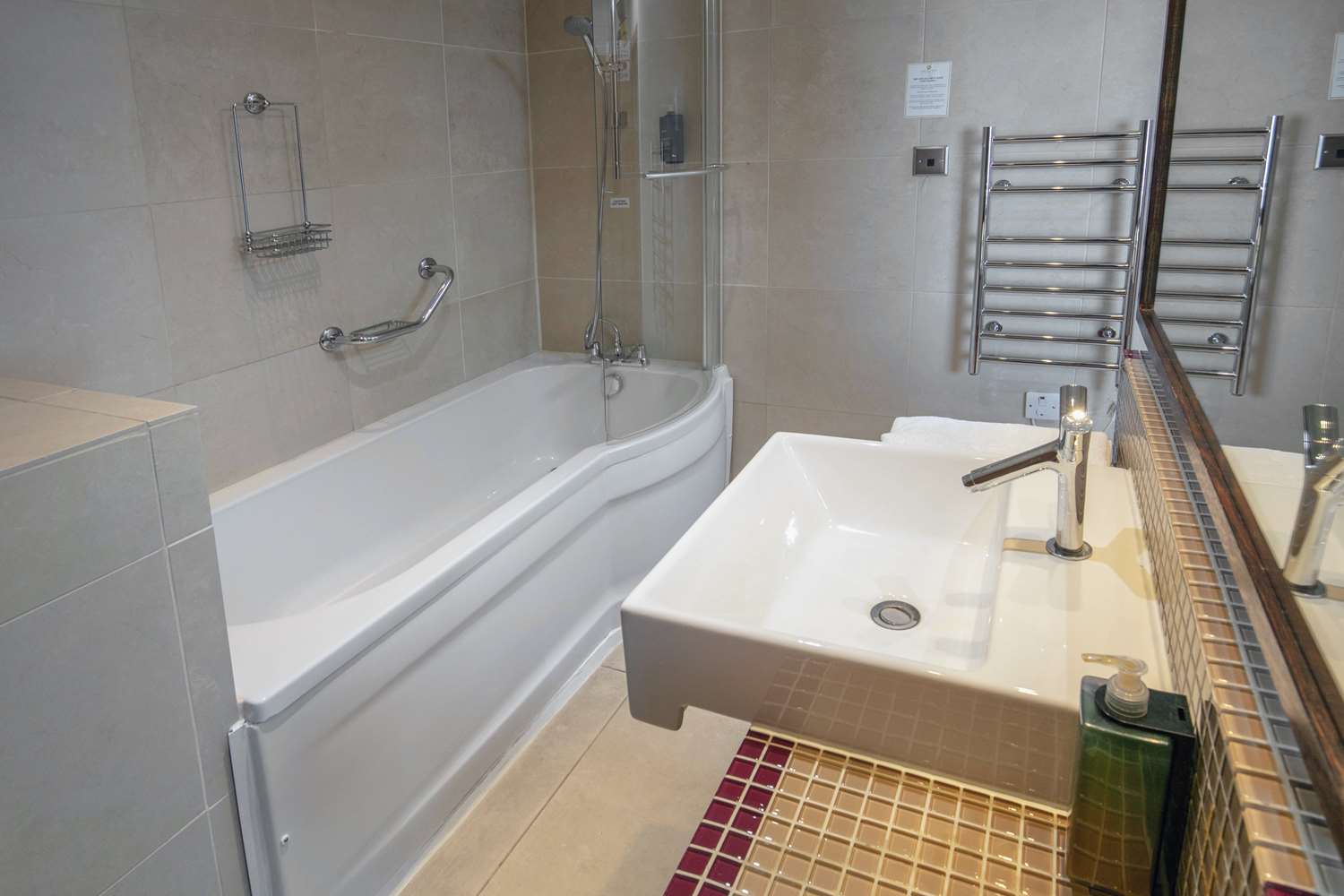 The Crown London, WorldHotels Distinctive 46/47