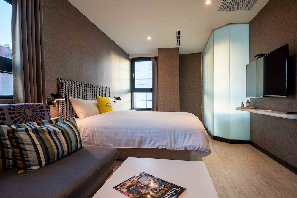 DELUXE, DOUBLE BED