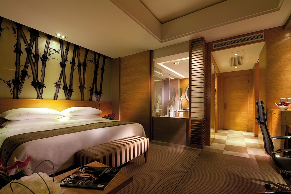 DELUXE, KING BED