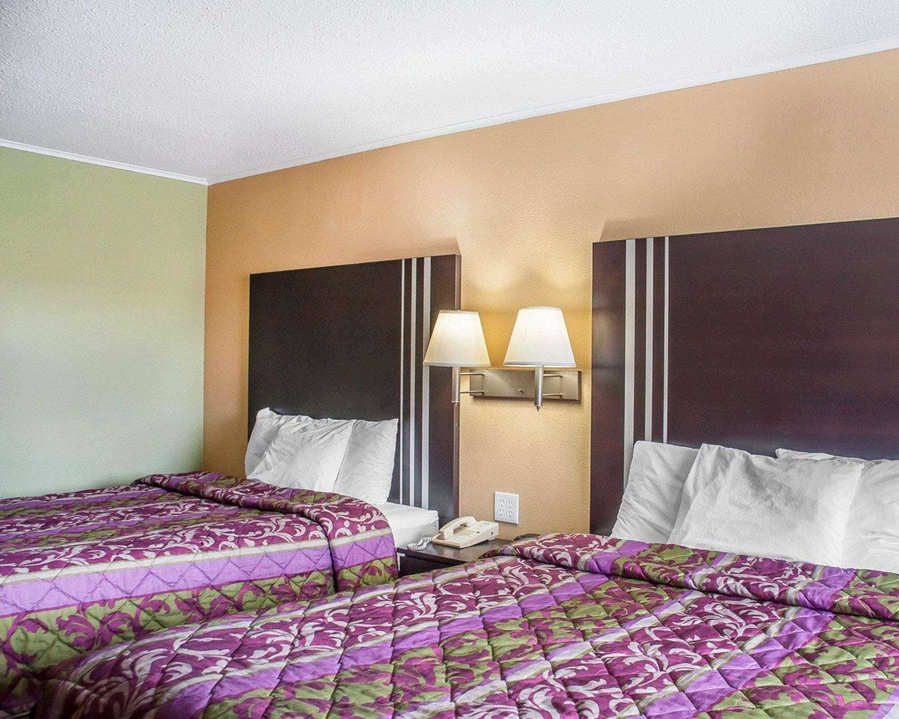 Rodeway Inn Suites Amherst 15/25