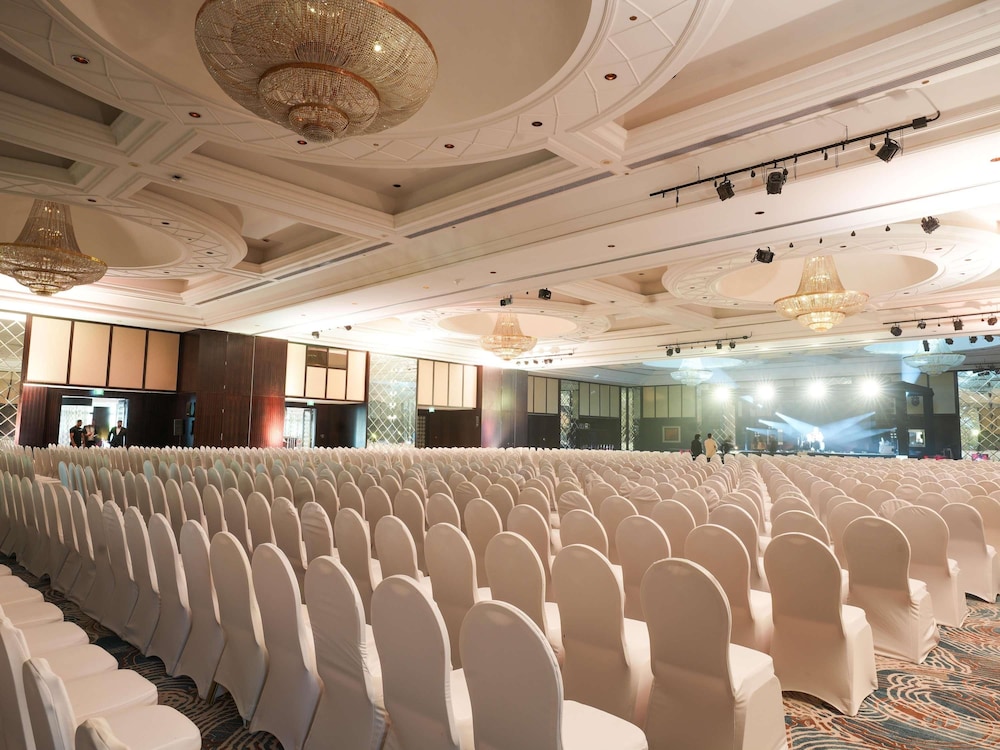 Movenpick Grand Al Bustan Dubai 9/64