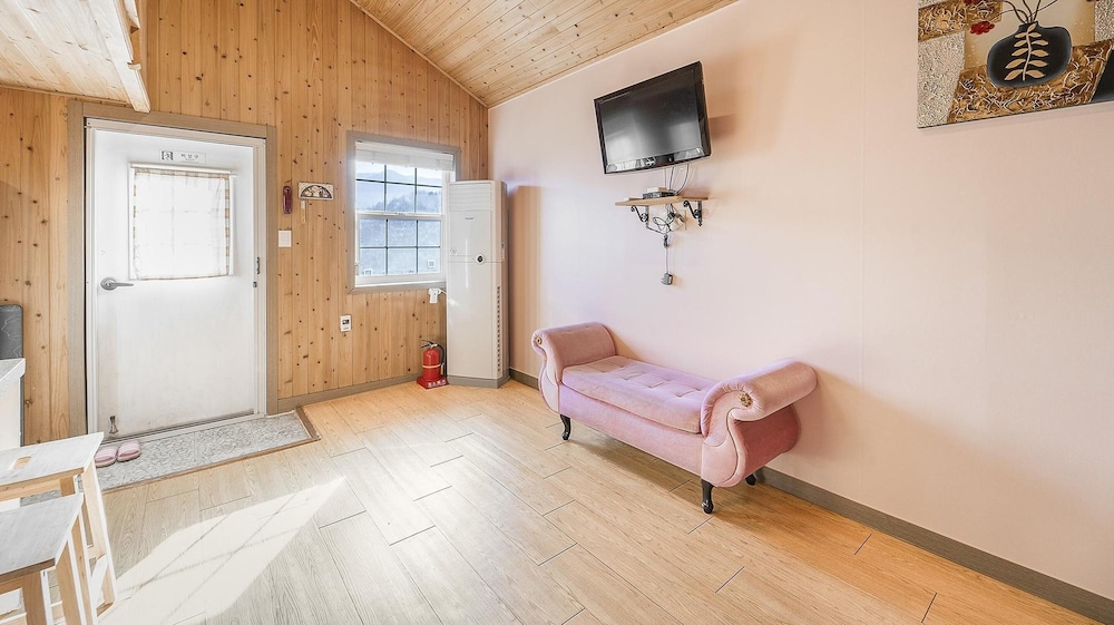 Gapyeong Alum Malu Pension 10/49