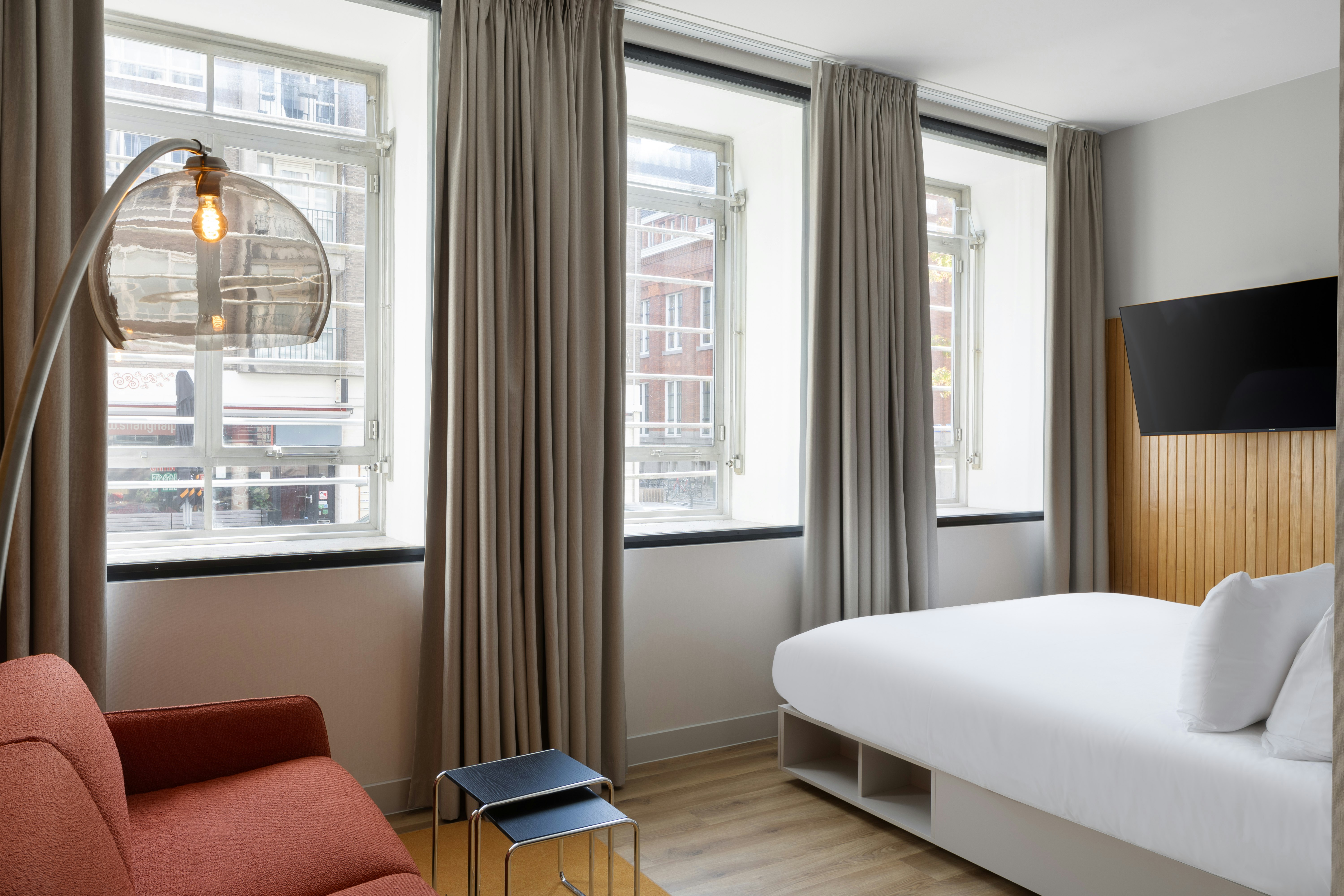 ROOM, KING BED, SOFA