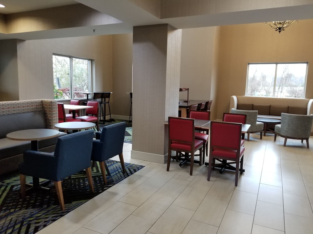 Holiday Inn Express & Suites Louisville South-Hillview, an IHG Hotel 50/55
