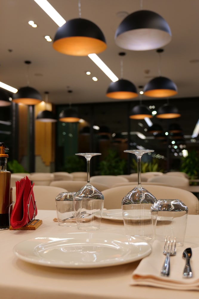 Hotel Triumf 8/50