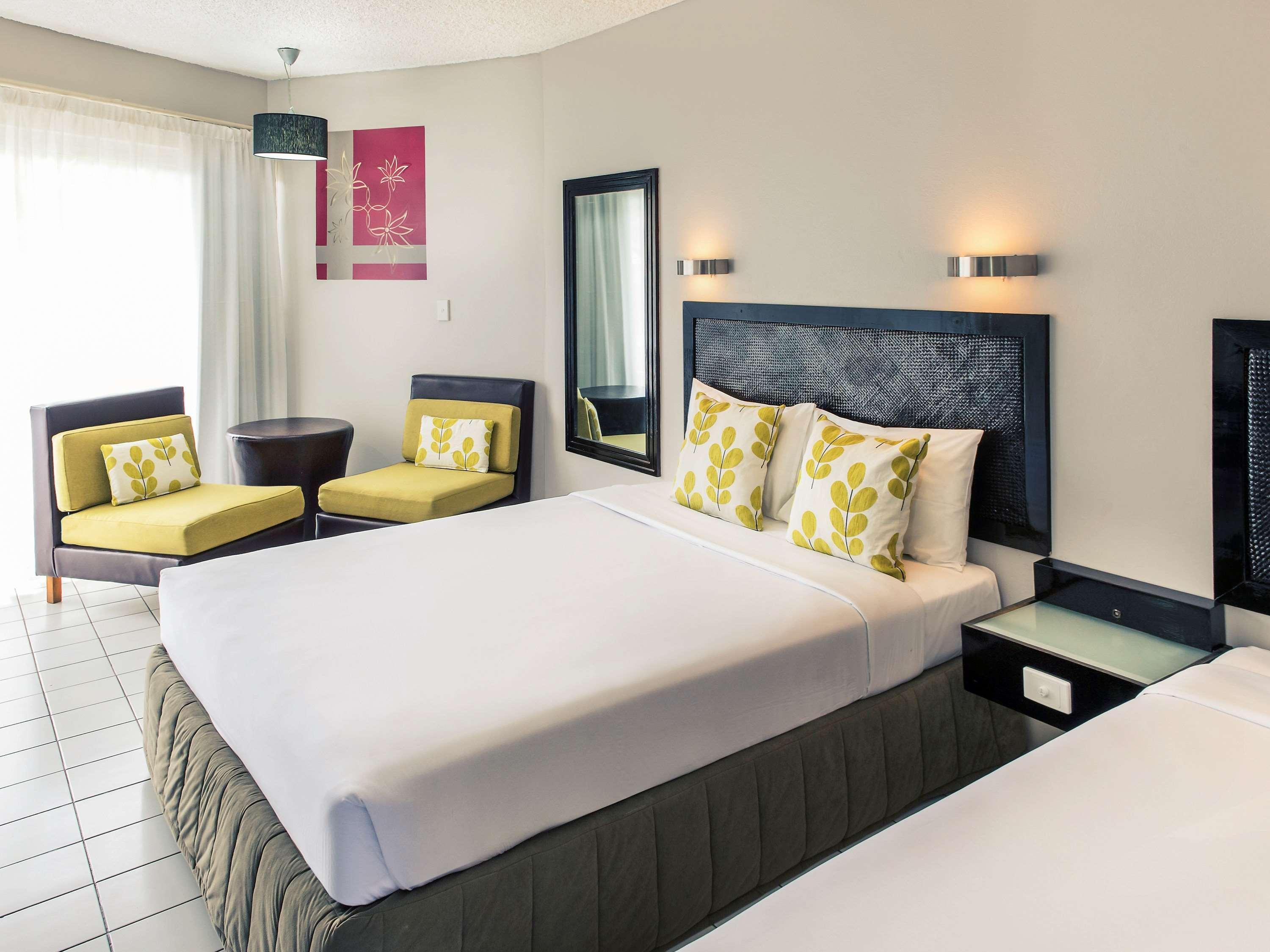 DELUXE, 1 QUEEN AND 1 SINGLE BED