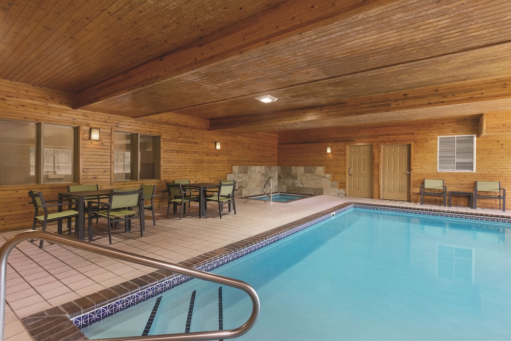 Country Inn & Suites by Radisson, Albert Lea - Austin 3/35