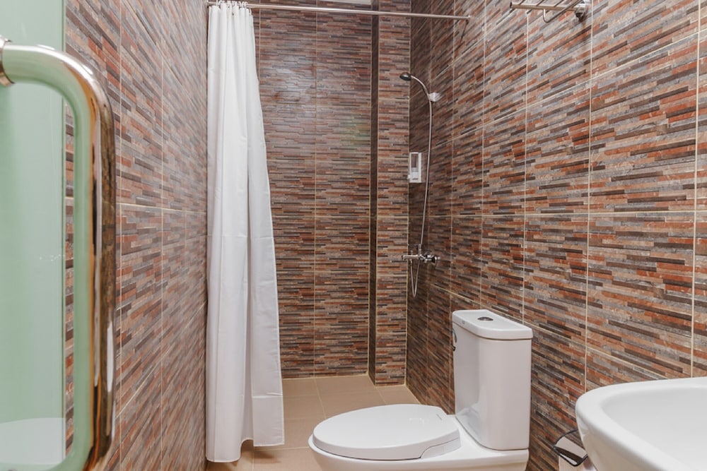 RedDoorz Plus near Soekarno Hatta Airport 2 25/30