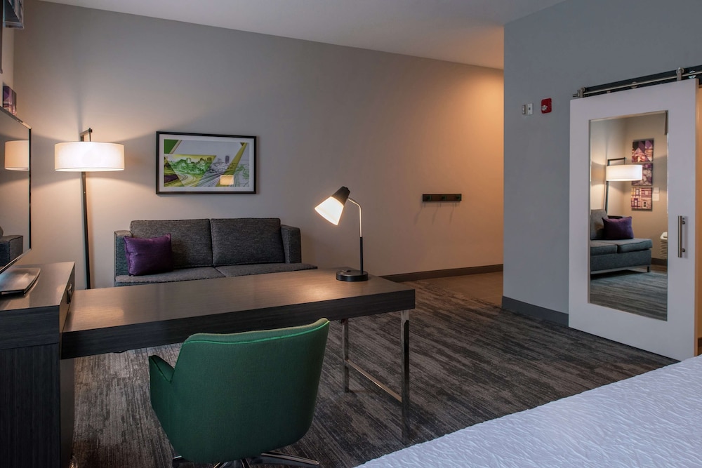 Hampton Inn And Suites Winston Salem Downtown 13/53