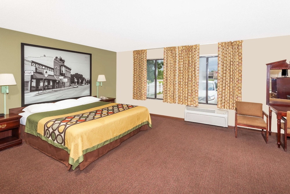 Super 8 by Wyndham Lincoln IL 26/44
