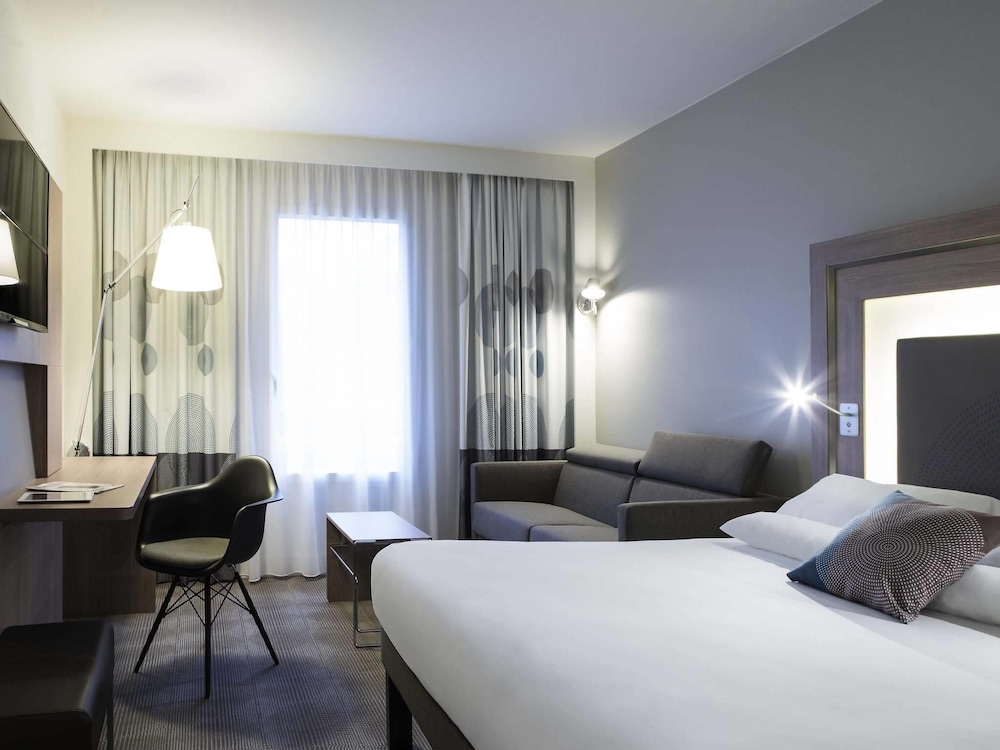 NOVOTEL CHATEAU DE VERSAILLES 16/72