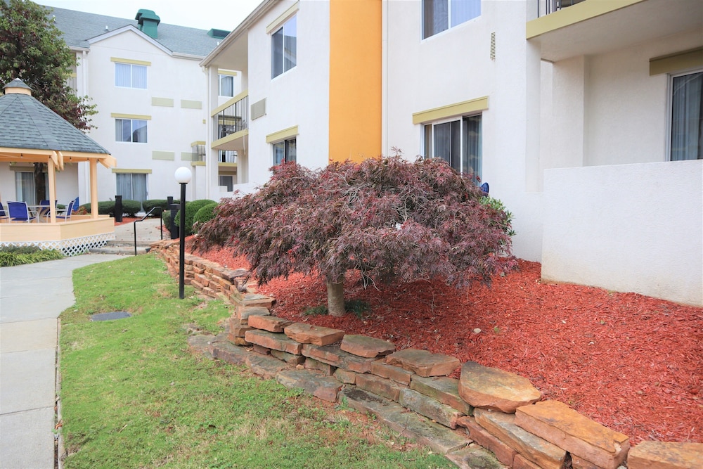 Baymont by Wyndham Norcross Atlanta Price Calendar 14/18