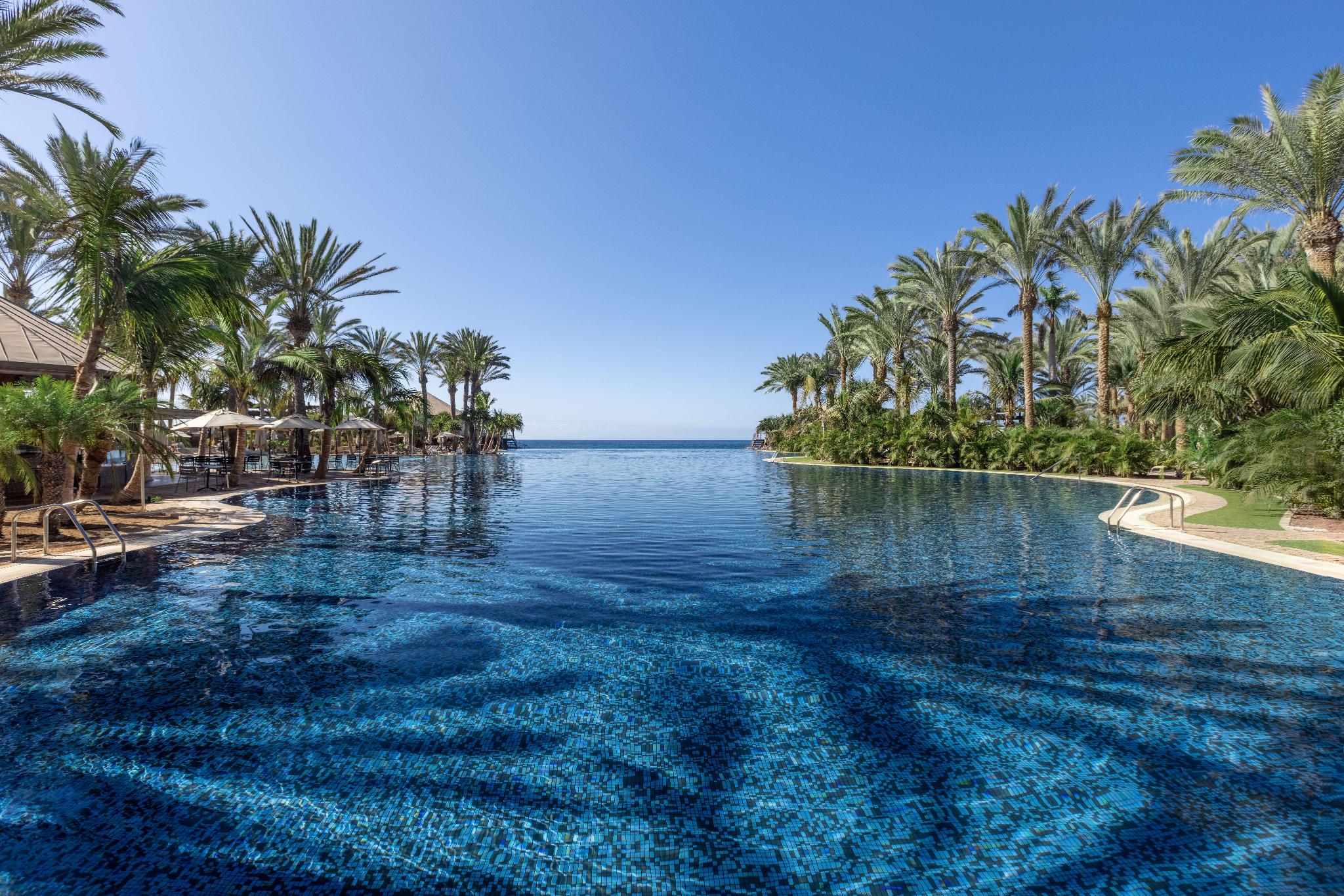 Supreme, Single, Pool View