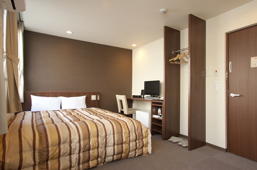 ROOM, DOUBLE BED
