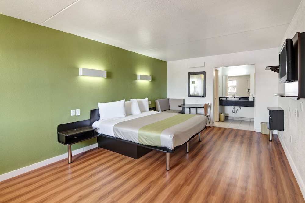 Motel6 Dallas, TX - Forest Lane 15/41