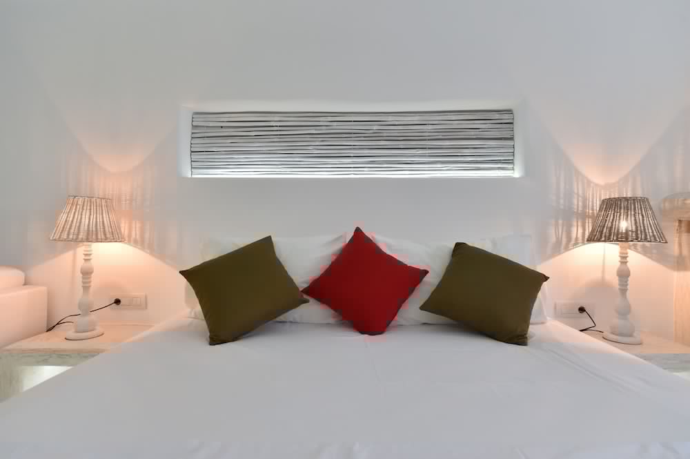 Zefi Hotel & Suites 25/75