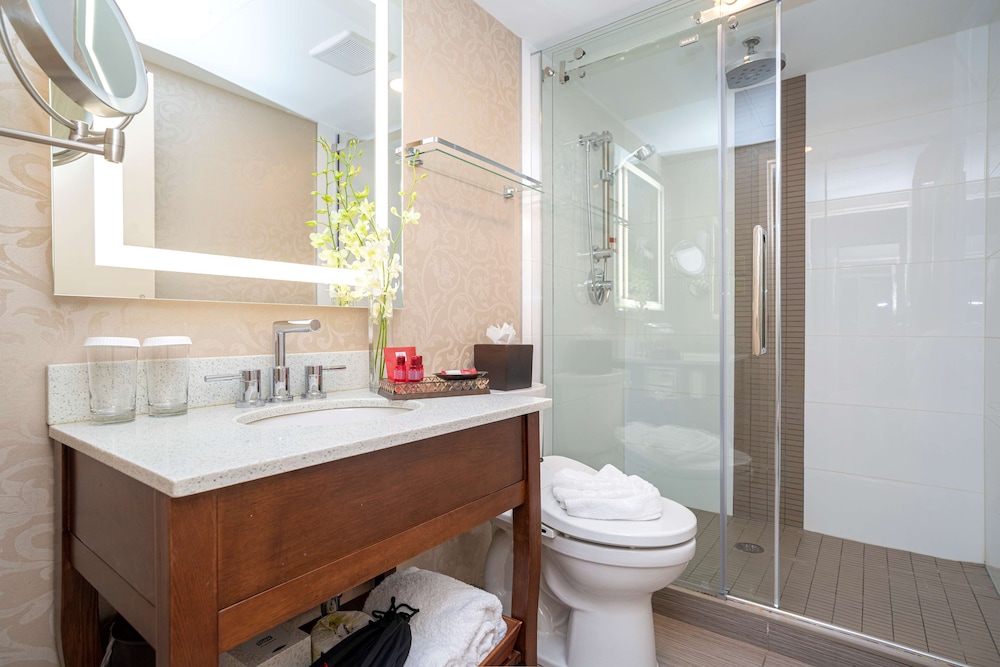 Best Western Premier Chateau Granville Hotel and Suites and Conf. Centre 23/61