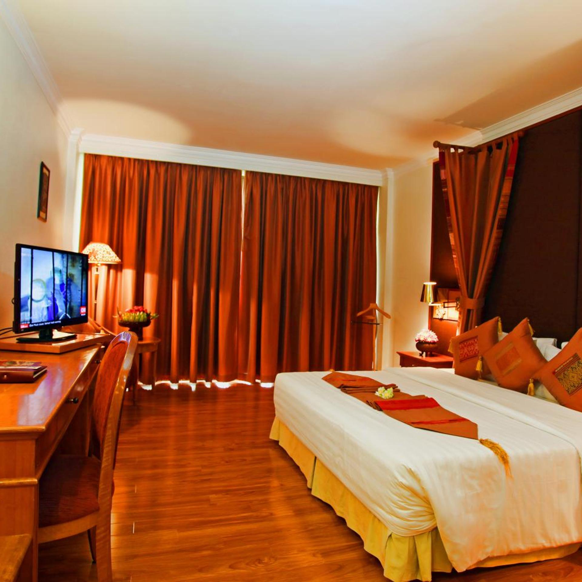 غرفة ديلوكس بسرير مزدوج بإطلالة على المسبح بشرفة، ANGKOR CENTURY RESORT AND SPA 2/10