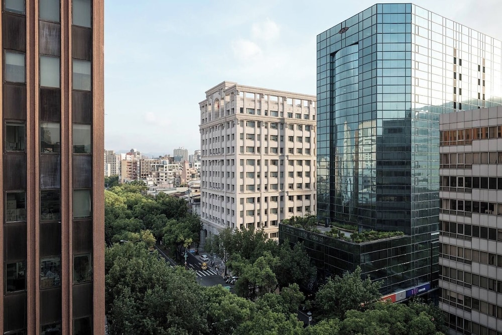 AMBA TAIPEI ZHONGSHAN 7/68