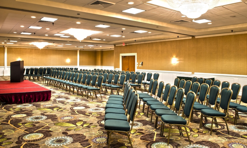 Holiday Inn Arlington at Ballston, an IHG Hotel 35/50