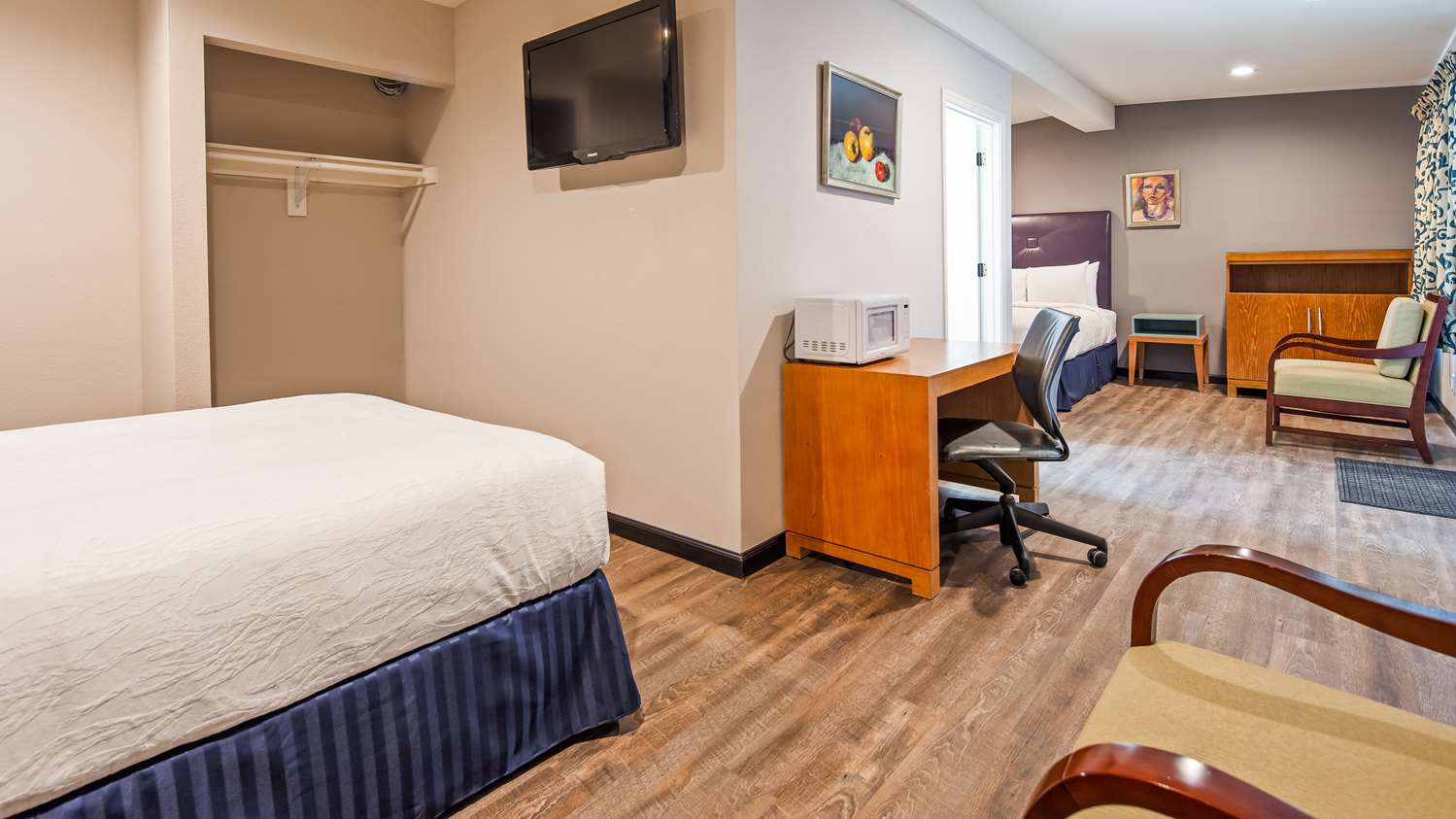 2 Queen Beds Suite, Non-Smoking, Micfridge