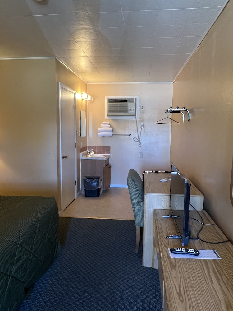 Silver Spur Motel 25/36