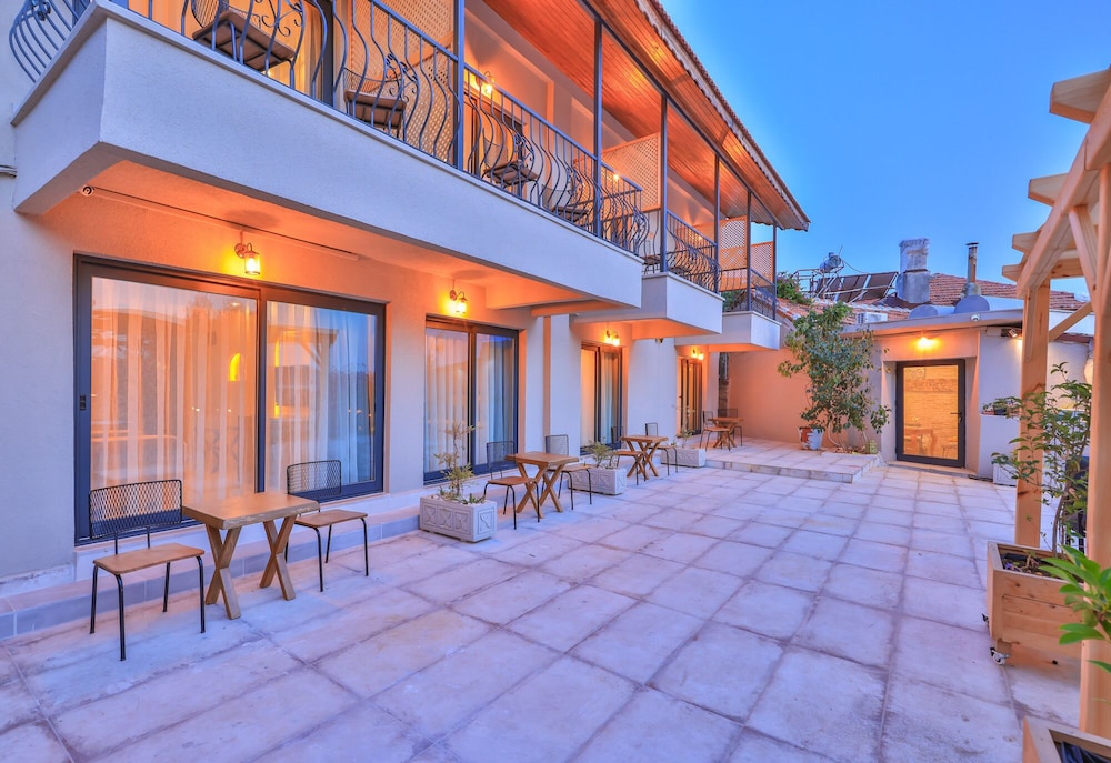 Cinar Boutique Hotel 52/63