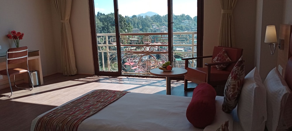 Sinclairs Gangtok 33/66