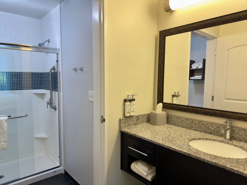 Staybridge Suites Carlsbad/San Diego 72/73