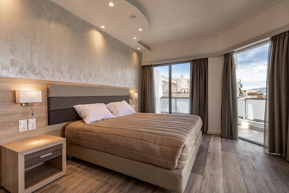Xenophon Hotel 26/77