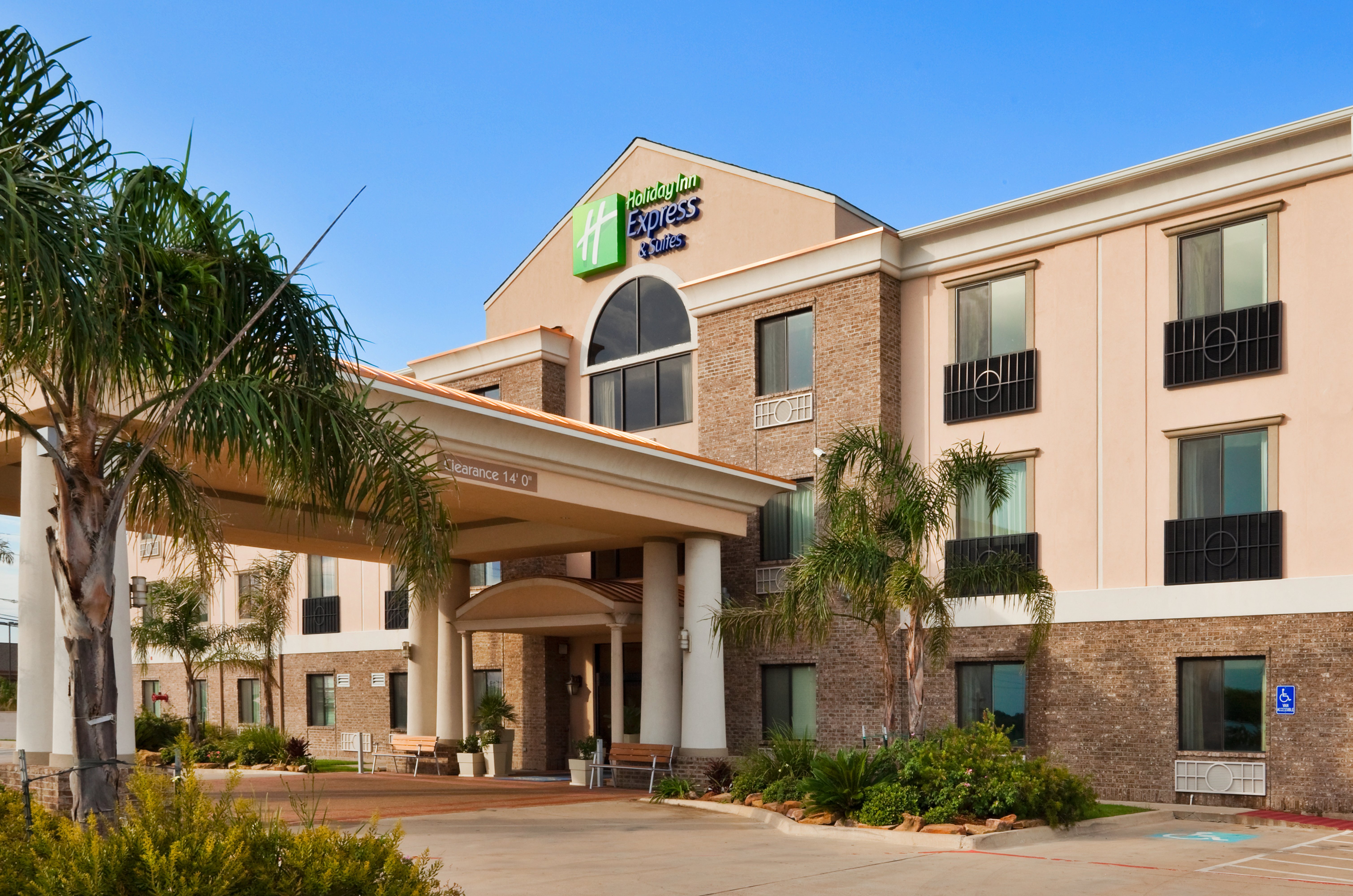 Holiday Inn Express Hotel Suites Fairfield North 12/63