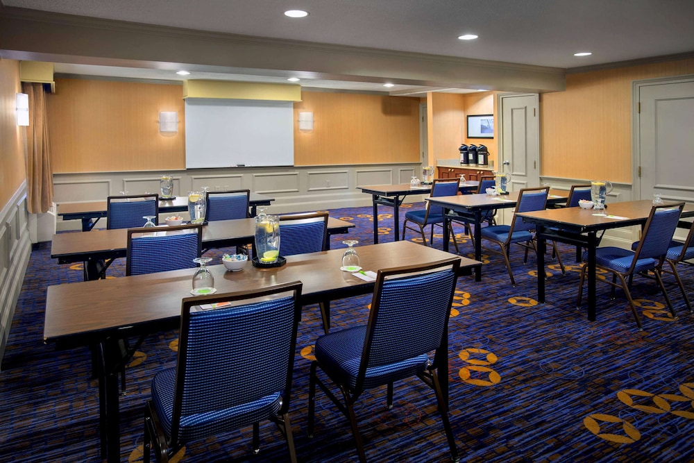 Boston Woburn Burlington Hotel 42/49