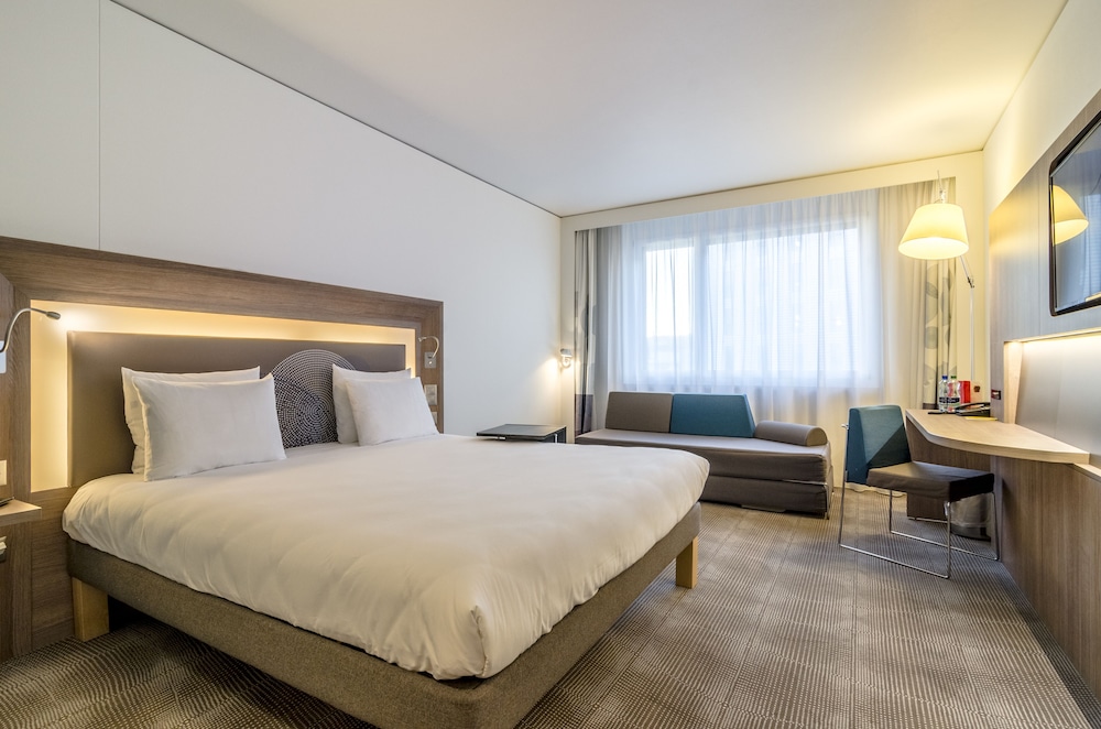 FAMILY, QUEEN BED, SOFA