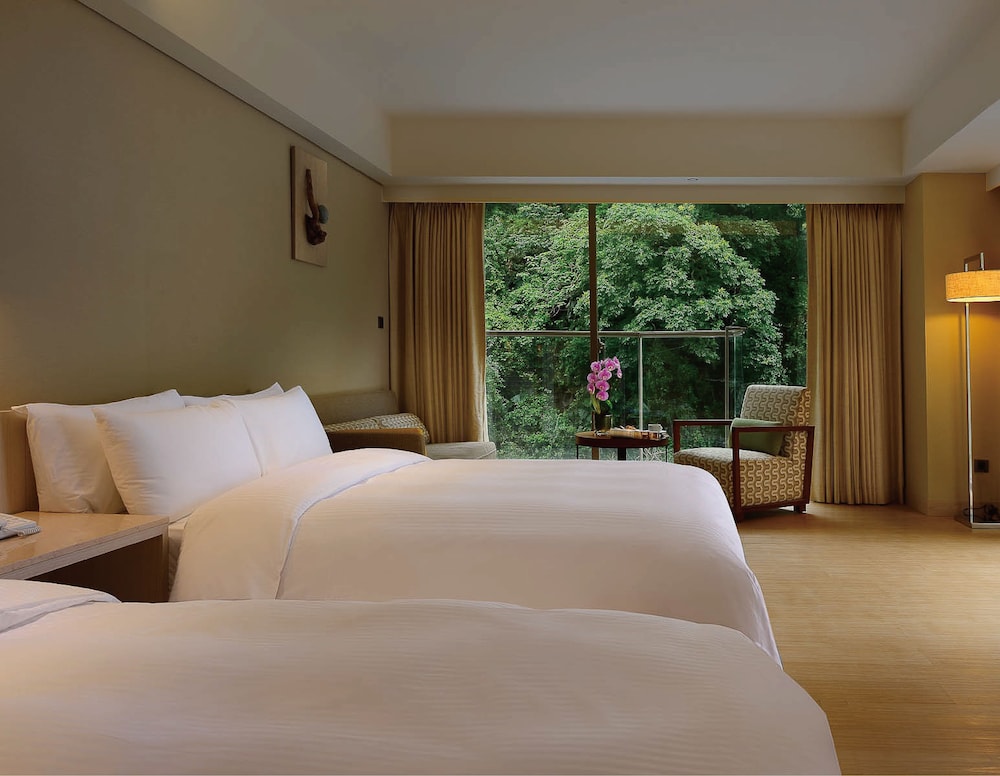 Century Hotel 25/75