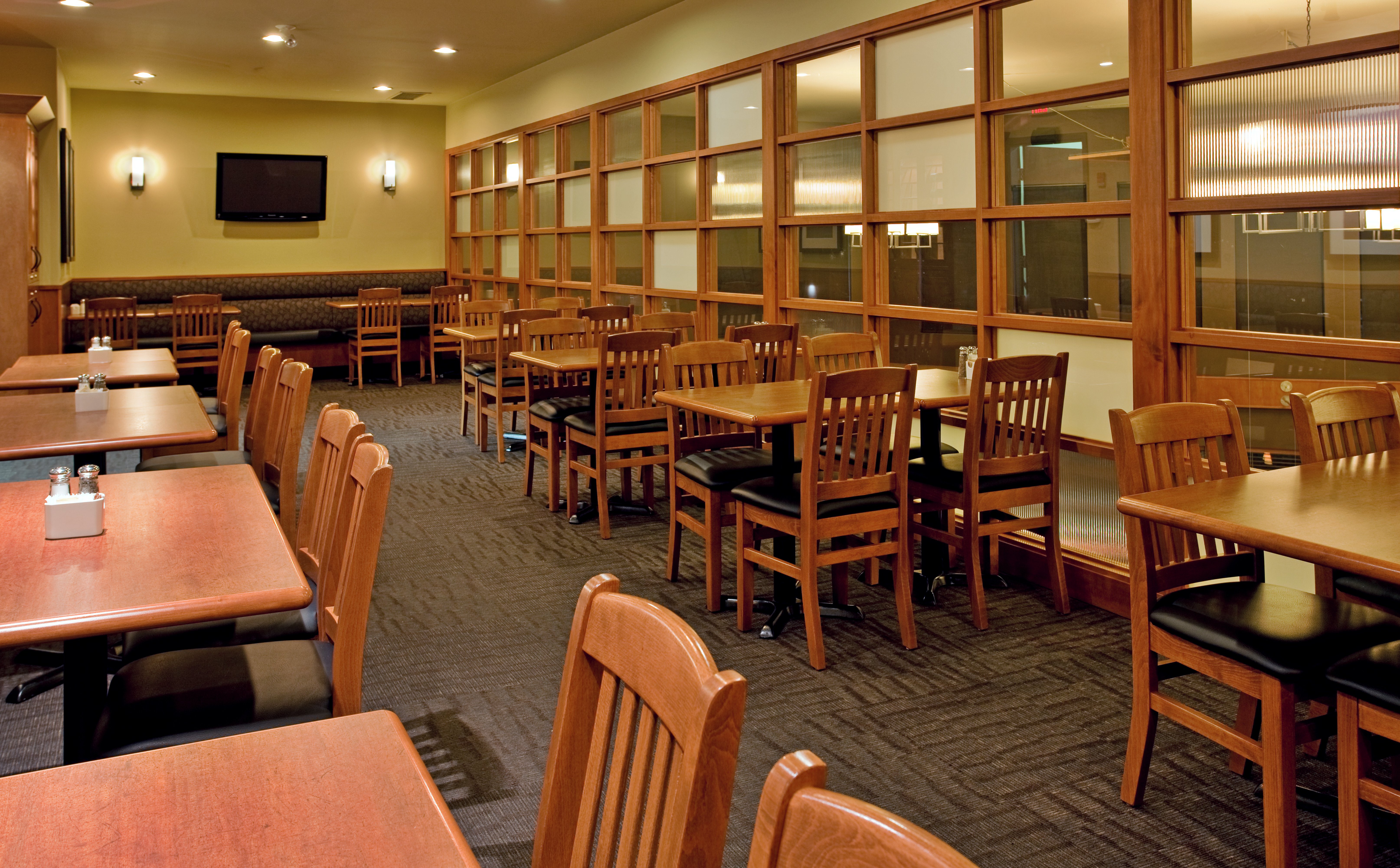 Holiday Inn Hotel Suites Kamloops 55/72