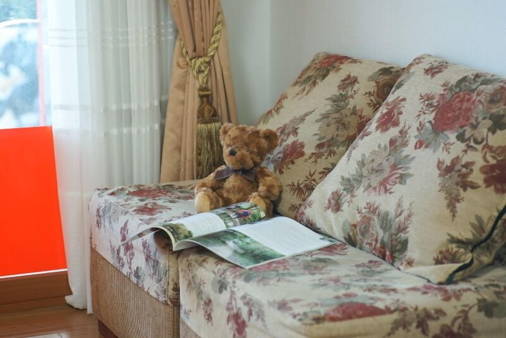 ROOM ASSIGNED ON ARRIVAL, LIVING AREA