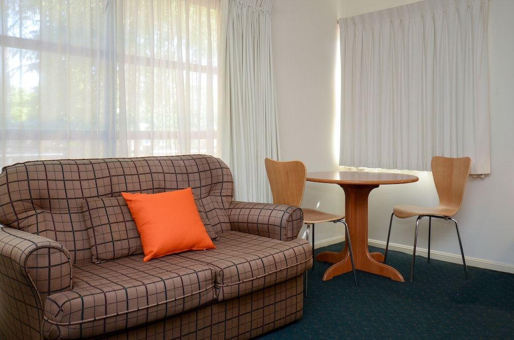 Pegasus Motor Inn And Serviced Apartments 31/47