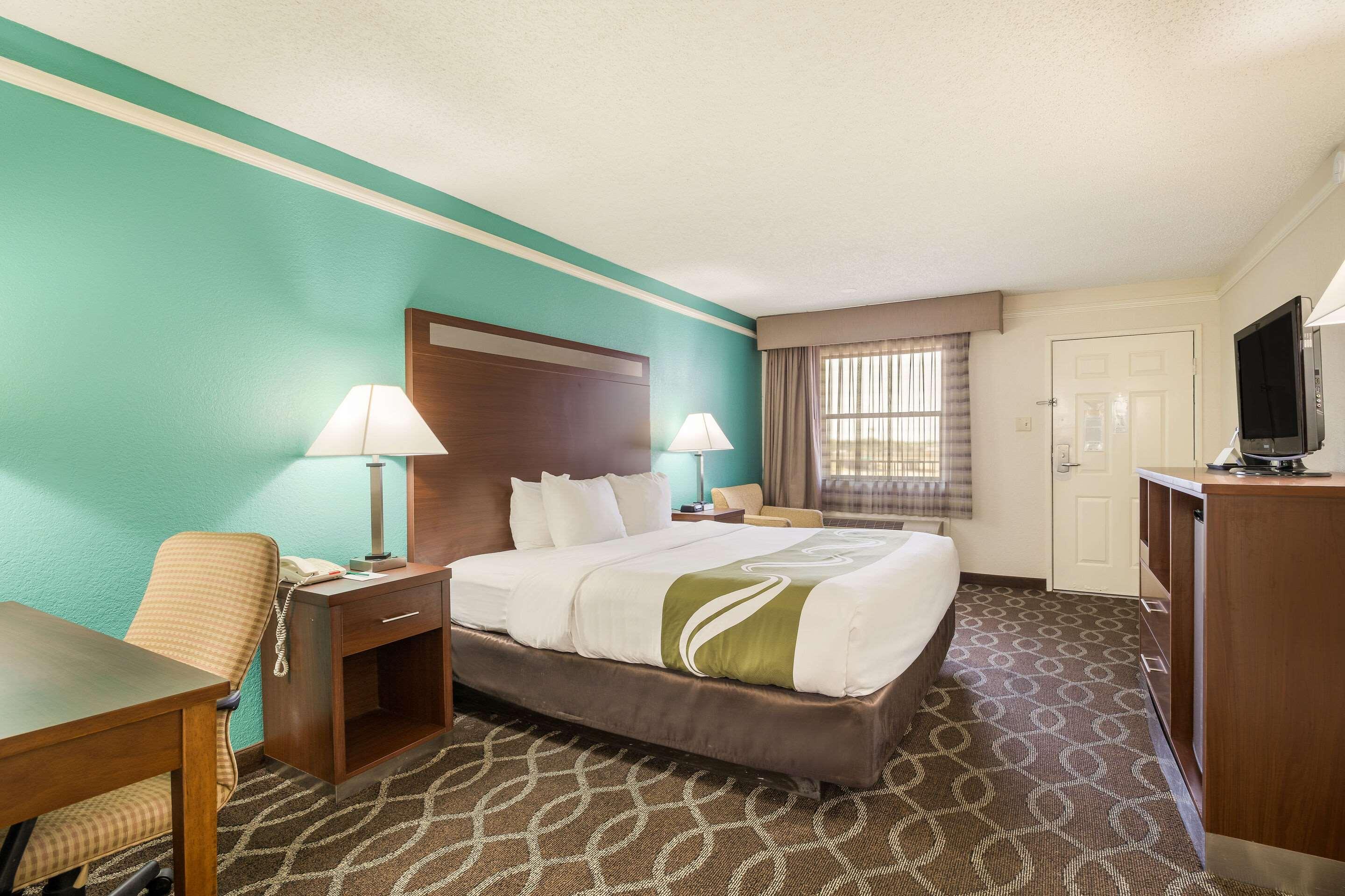 SUITE, KING BED