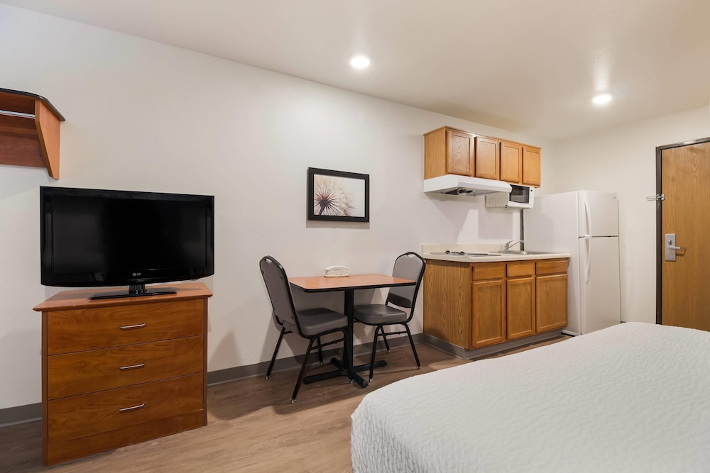 WoodSpring Suites Houston I-45 Airtex 18/29