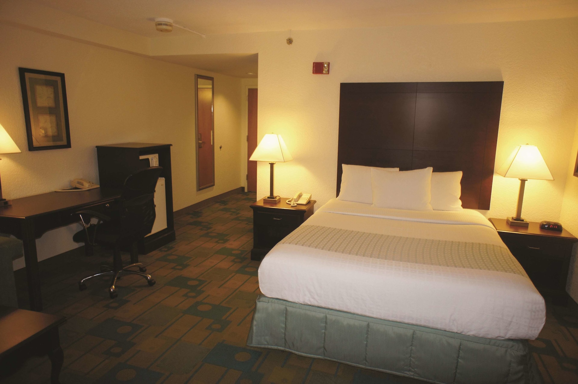 غرفة بسرير كوين لذوي الإعاقة، La Quinta Inn & Suites by Wyndham Boston Somerville 2/4