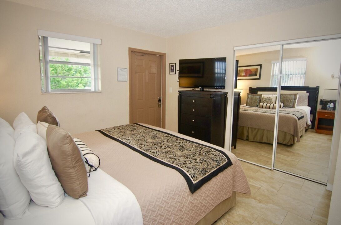 COMFORT, STUDIO, SUITE, POOL VIEW, KITCHENETTE