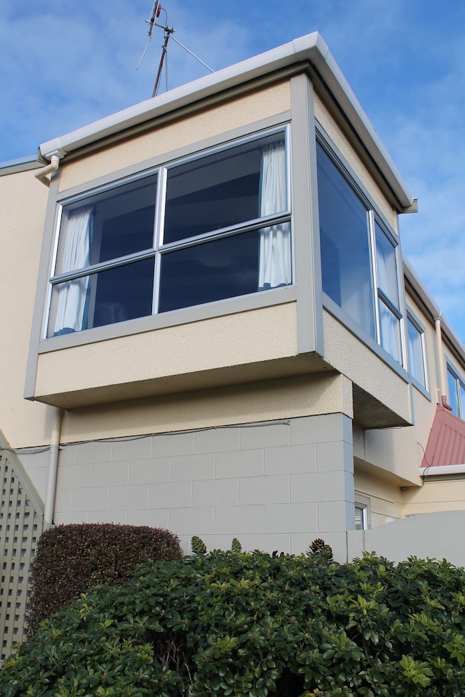 Riverview Motel 2/56