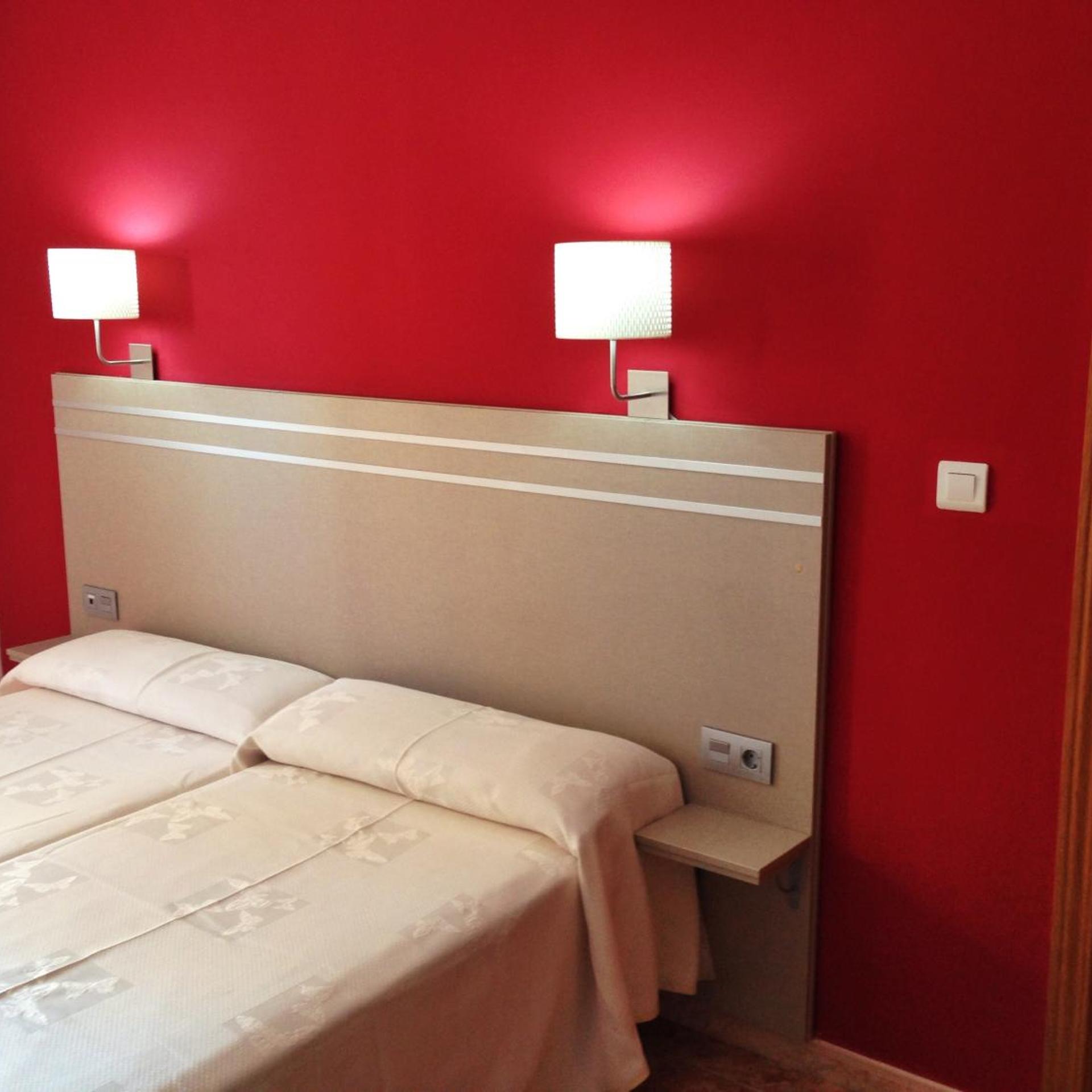 ROOM, SINGLE