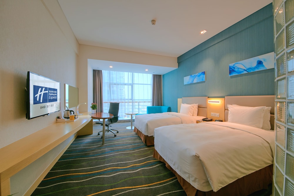 HOLIDAY INN EXPRESS LUOYANG YICHUAN 12/56
