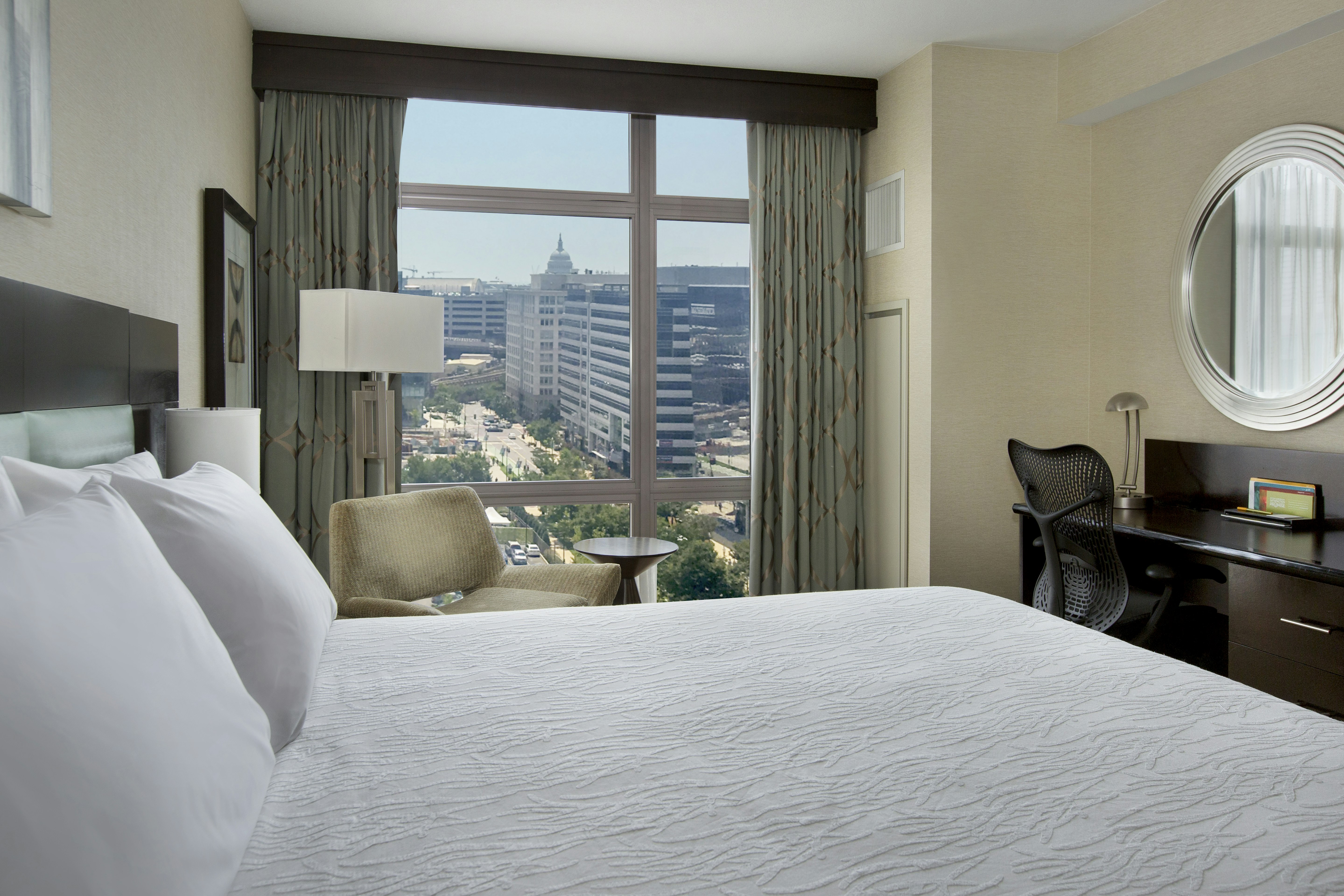 ROOM, KING BED, ACCESSIBLE