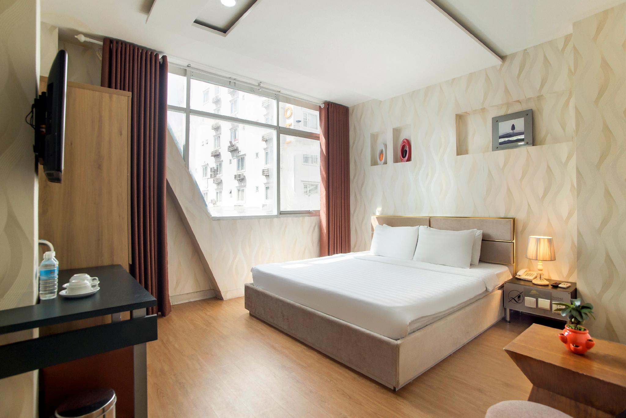 Deluxe, Queen Bed
