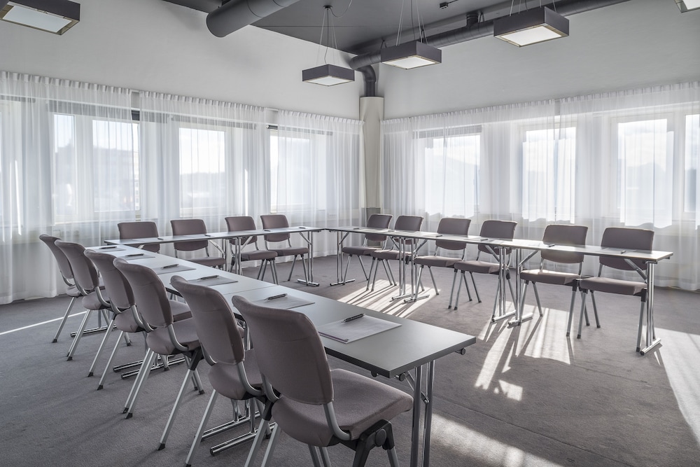Profilhotels Nacka 33/34
