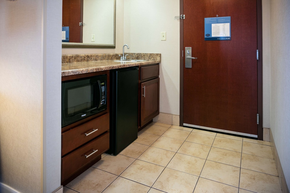 Hampton Inn & Suites Toledo-Perrysburg 5/50